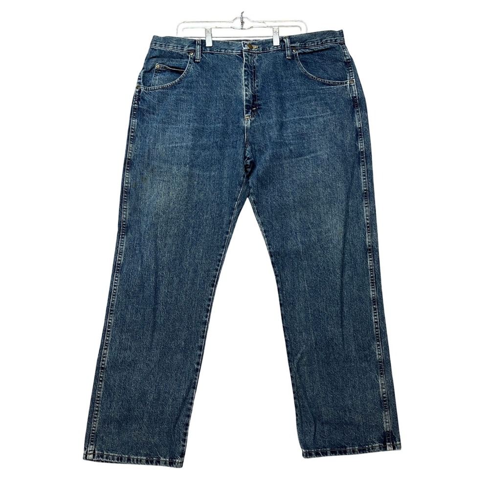 Wrangler Rugged Wear Jeans Mens 40x32 Medium Wash Straight Leg 5-Pocket Denim